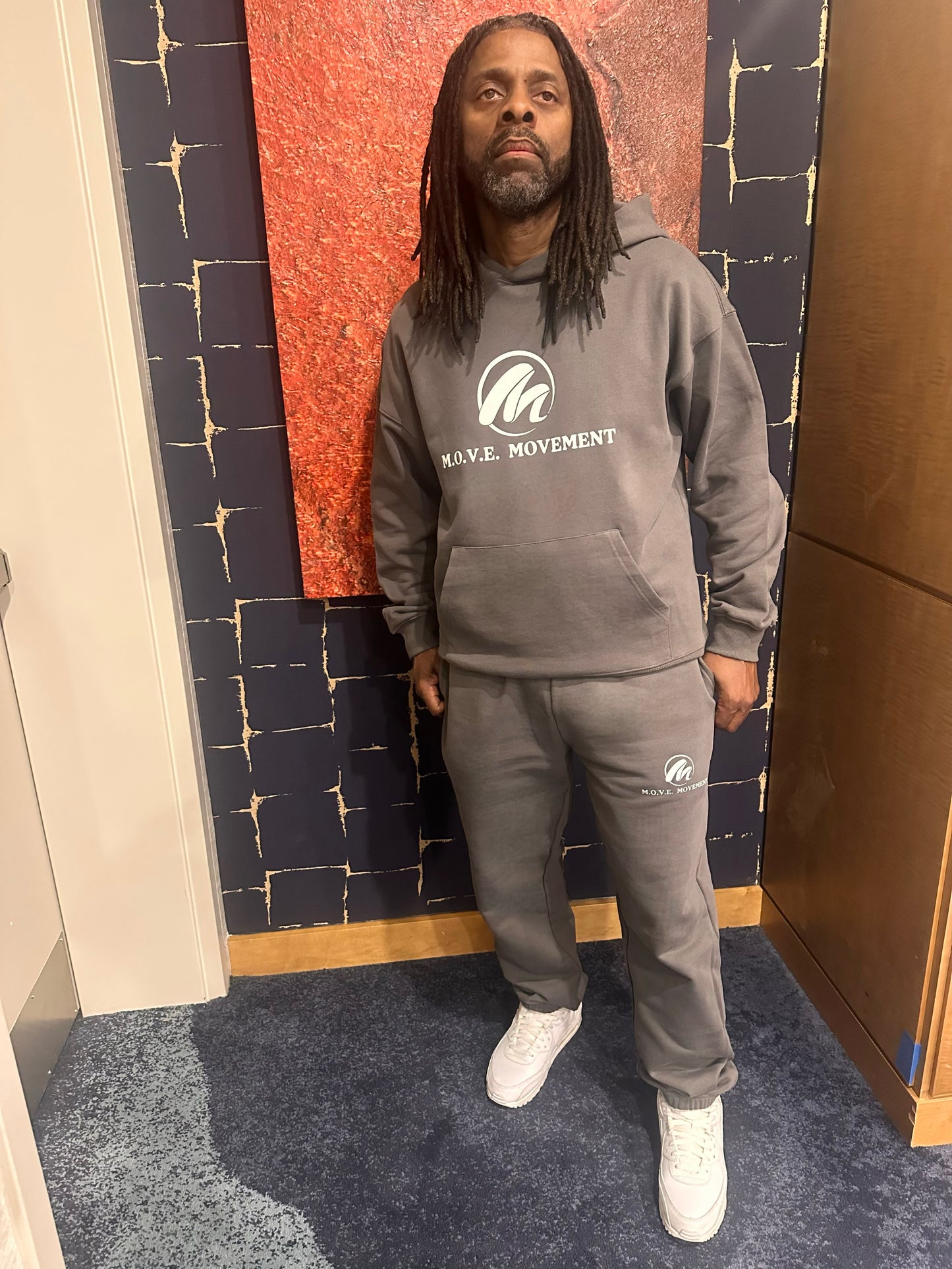 MOVE MOVEMENT LOGO SWEATSUIT